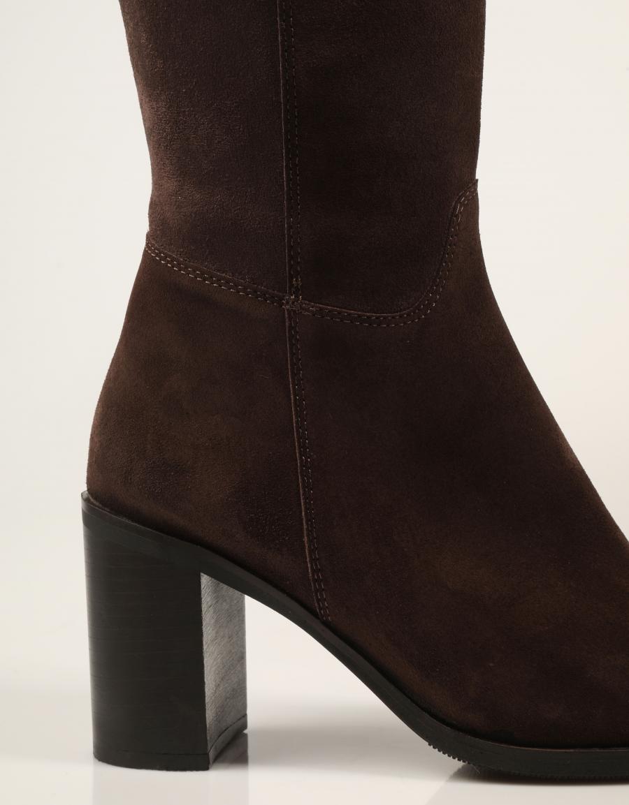 BOTAS MARCHA BOTA LISA SUEDE ROTE en color Marron