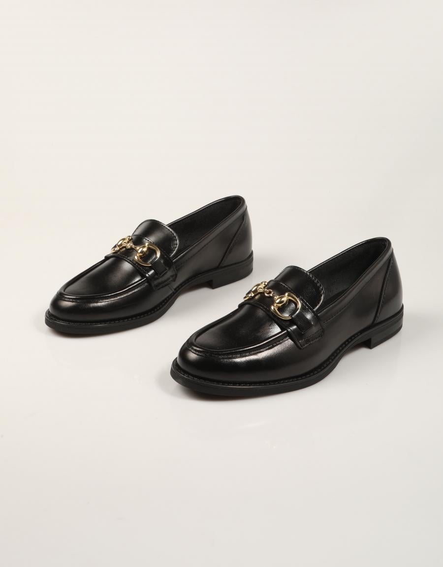 ZAPATOS REBECCA HOPE MOCASIN ESTRIBO NEGRO en color Negro