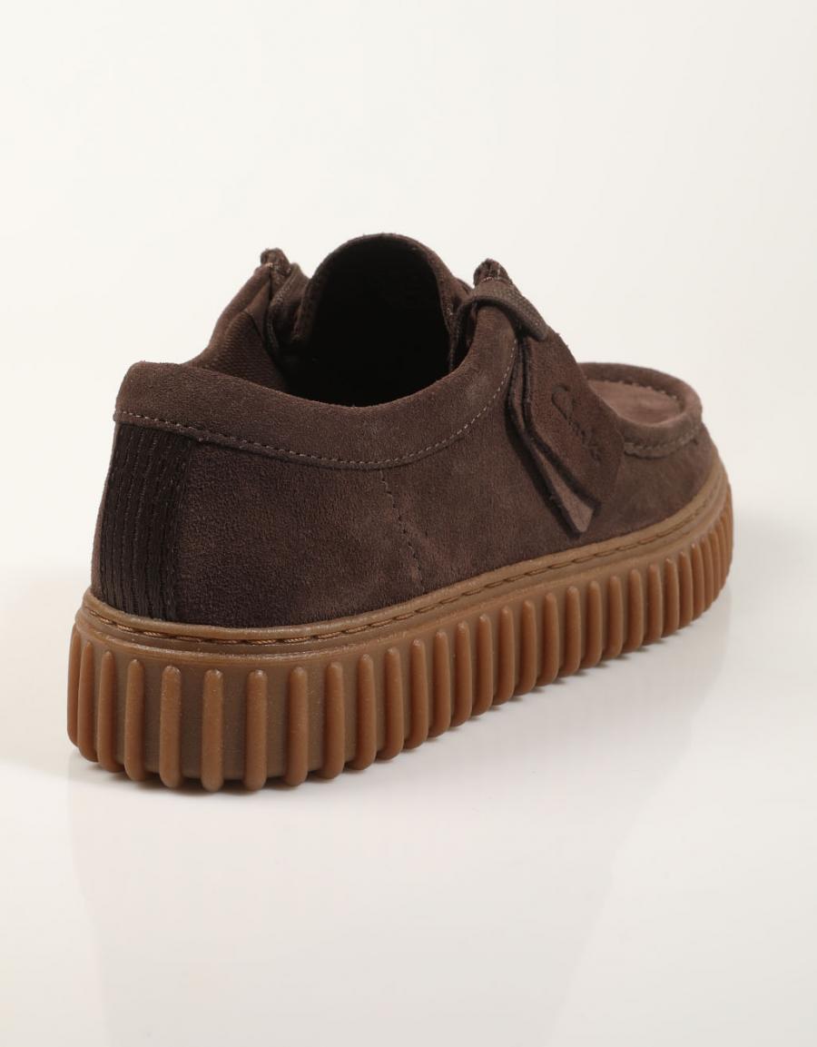 ZAPATOS SPORT CLARKS TORHILL LO DARK BROWN 26181386 en color Marron