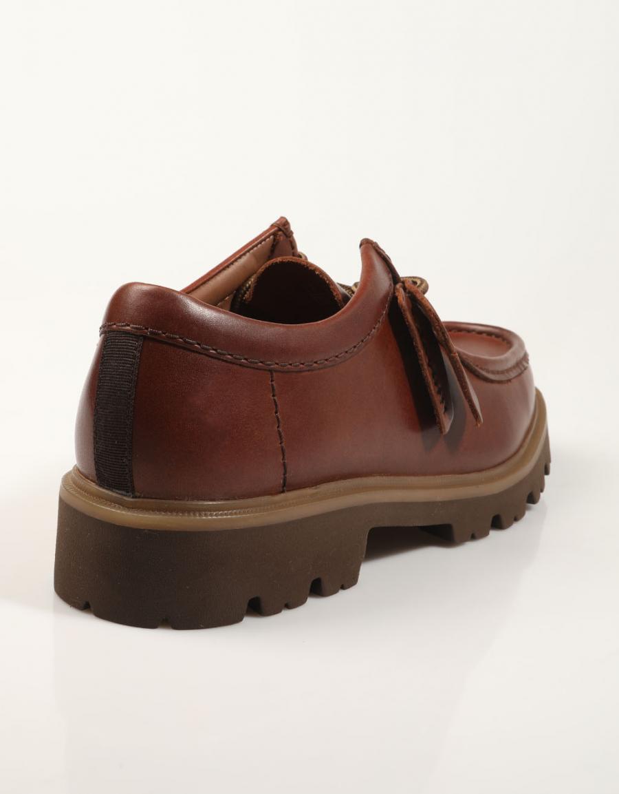 ZAPATOS SPORT CLARKS CLEYHILL SEAM BROWN LEATHER 26186417 en color Marron