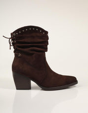 BOTINES REFRESH BOTIN CAMPERO MARRON en color Marron