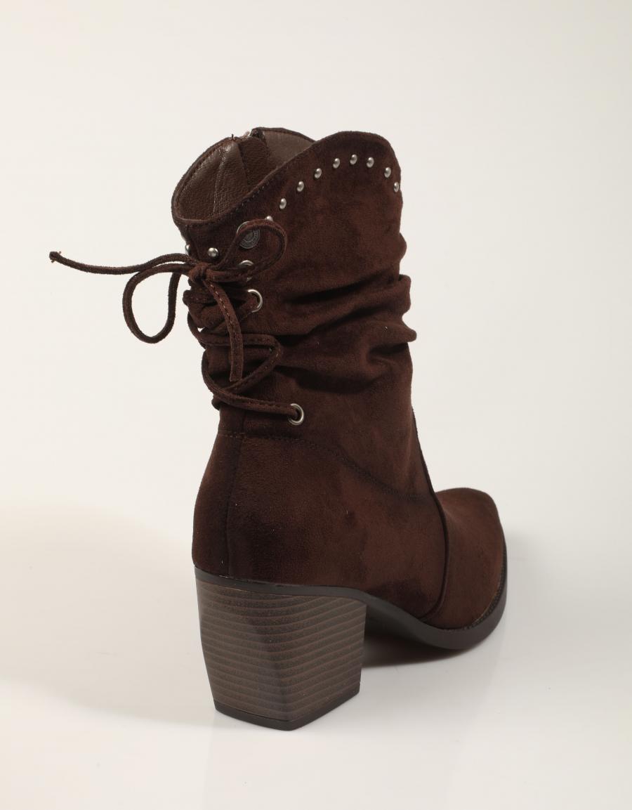 BOTINES REFRESH BOTIN CAMPERO MARRON en color Marron