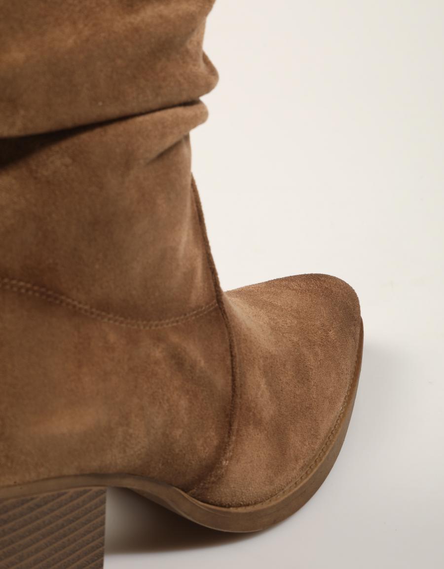 BOTINES REFRESH BOTIN CAMPERO TAUPE en color Taupe