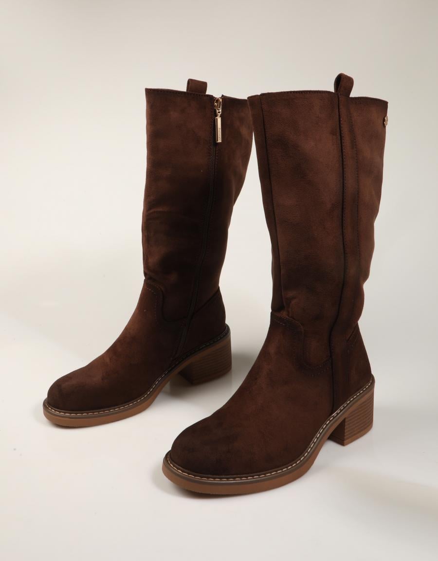BOTAS REFRESH BOTA MONTAR MARRON en color Marron
