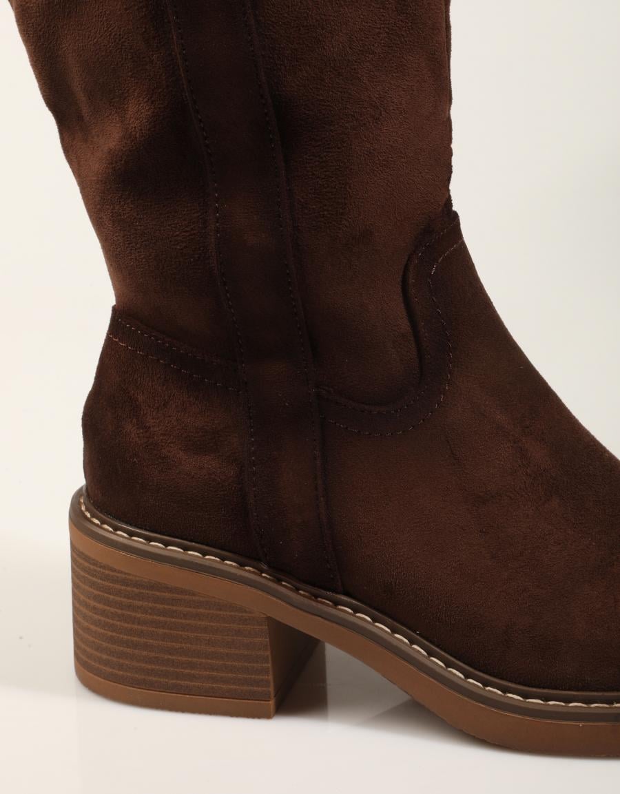 BOTAS REFRESH BOTA MONTAR MARRON en color Marron