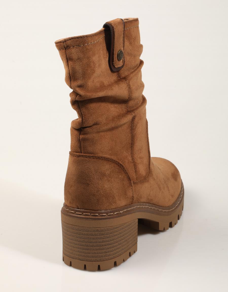 BOTINES REFRESH BOTA ARRUGADA TAUPE en color Taupe