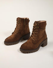 BOTINES REFRESH BOTIN CORDONES TAUPE en color Taupe