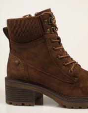 BOTINES REFRESH BOTIN CORDONES TAUPE en color Taupe