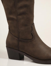 BOTAS REFRESH BOTA CAMPERA MARRON en color Marron