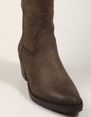 BOTAS REFRESH BOTA CAMPERA MARRON en color Marron