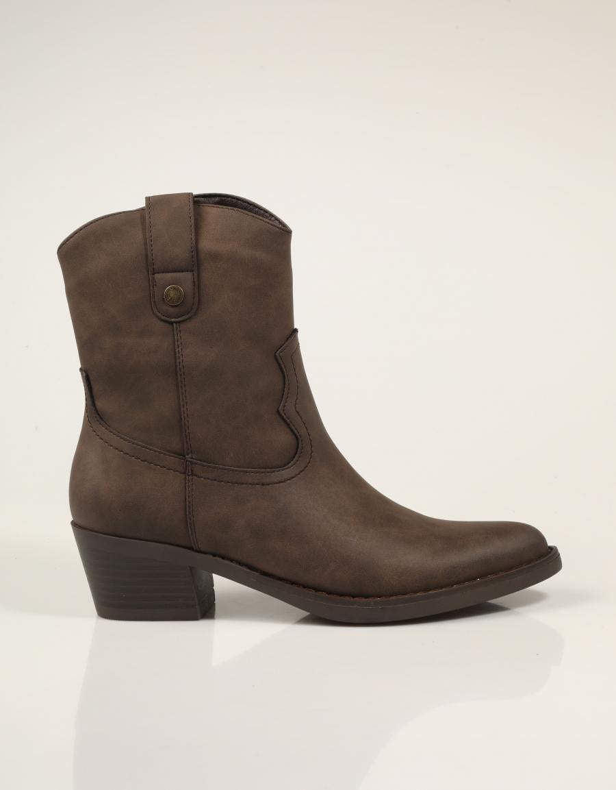 BOTINES REFRESH BOTIN CAMPERO MARRON en color Marron