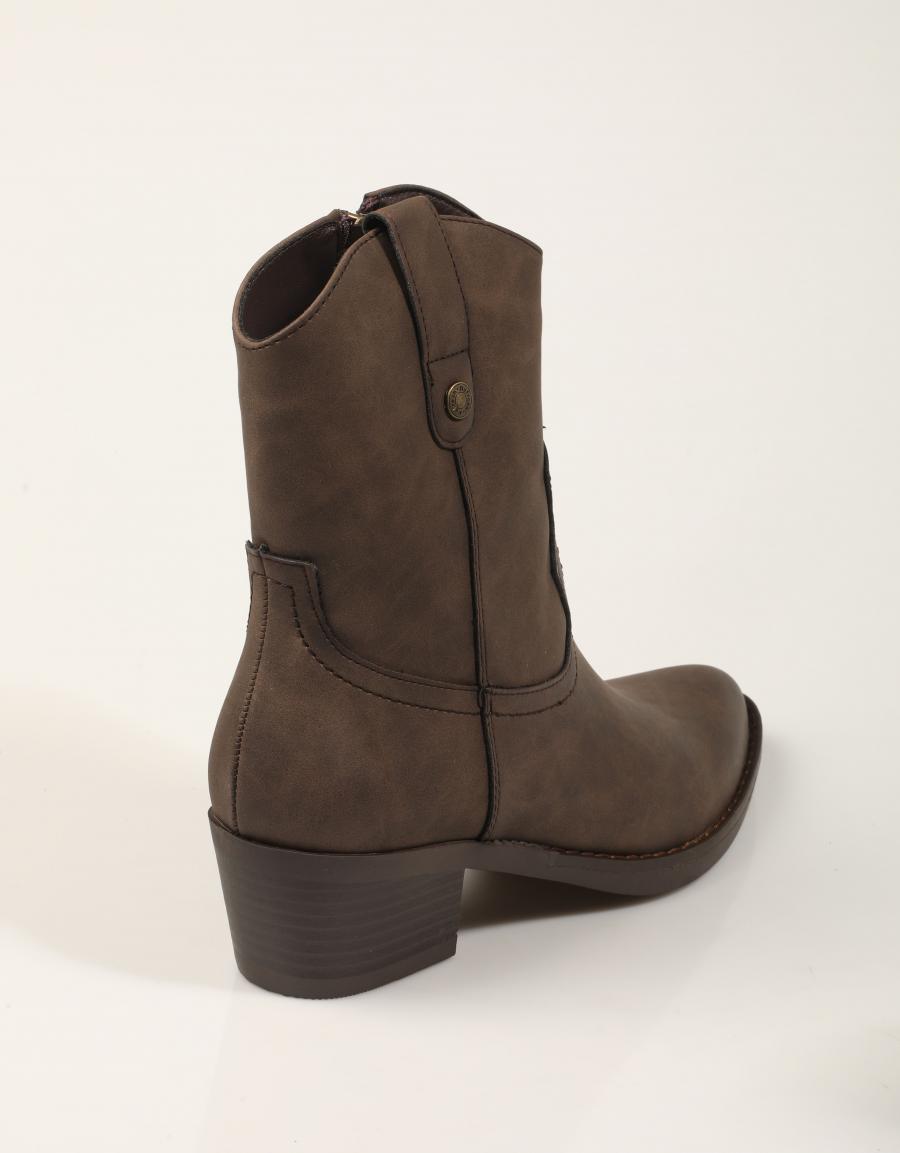 BOTINES REFRESH BOTIN CAMPERO MARRON en color Marron