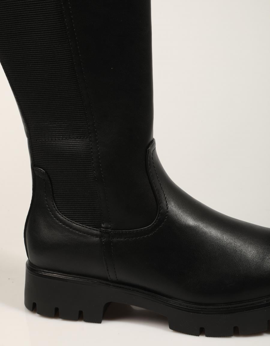 BOTAS REFRESH BOTA ELASTICA NEGRO en color Negro