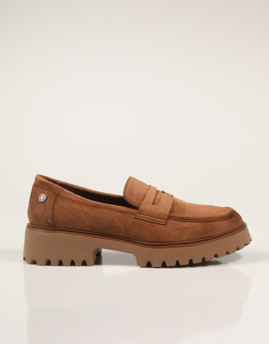 MOCASINES REFRESH MOCASIN CAMEL en color Cuero