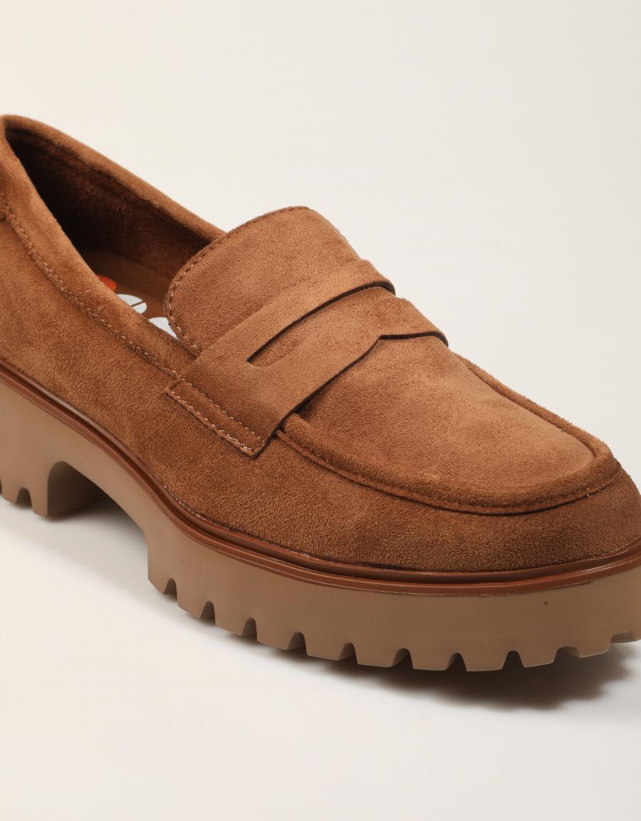 MOCASINES REFRESH MOCASIN CAMEL en color Cuero