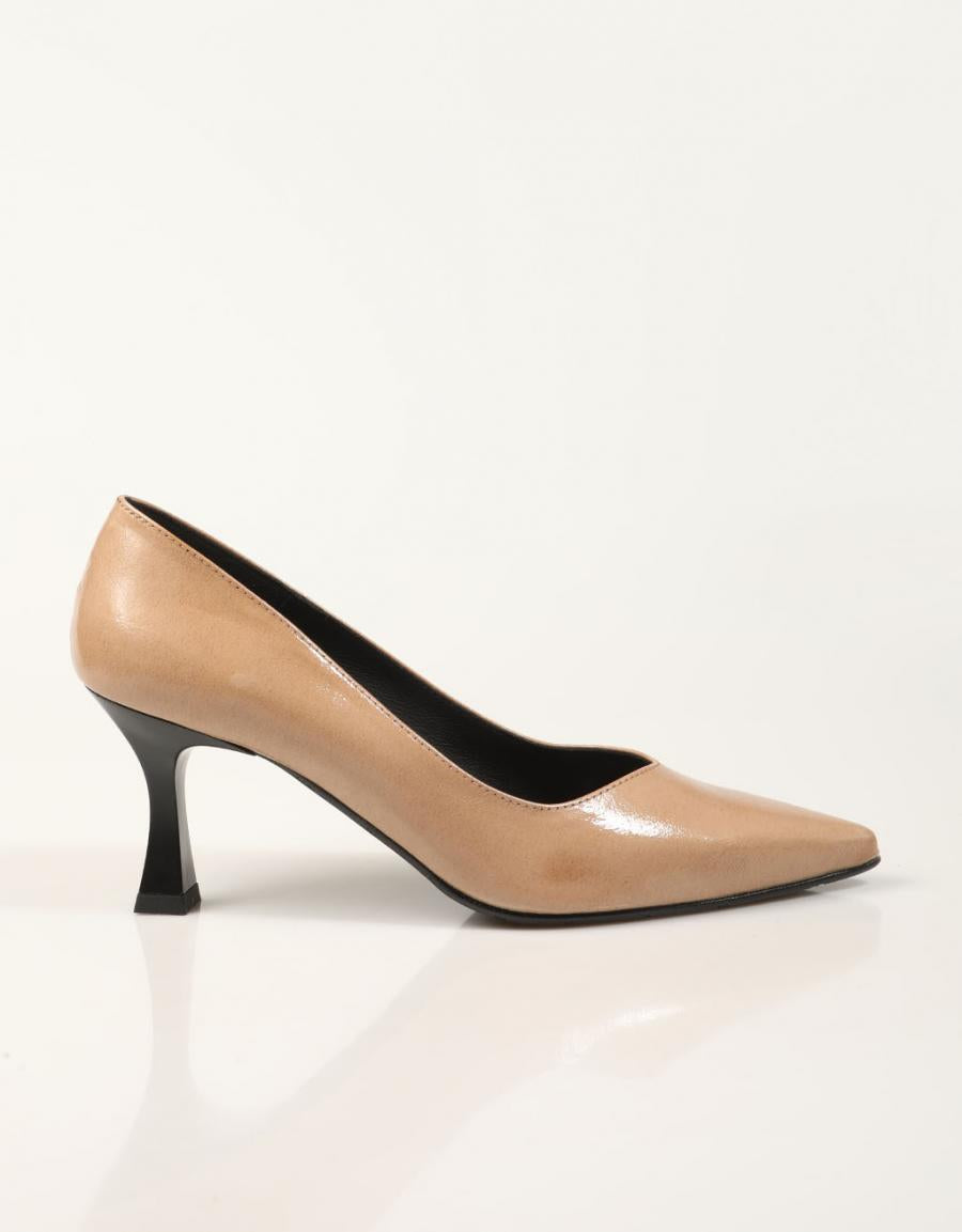 ZAPATOS VESTIR REBECCA HOPE SALON KROKANTE FANGO en color Taupe