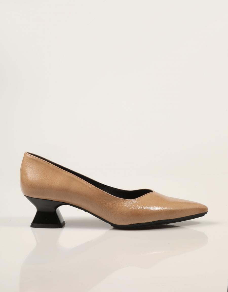 ZAPATOS VESTIR REBECCA HOPE SALON KROKANTE FANGO en color Taupe