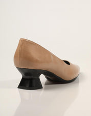 ZAPATOS VESTIR REBECCA HOPE SALON KROKANTE FANGO en color Taupe
