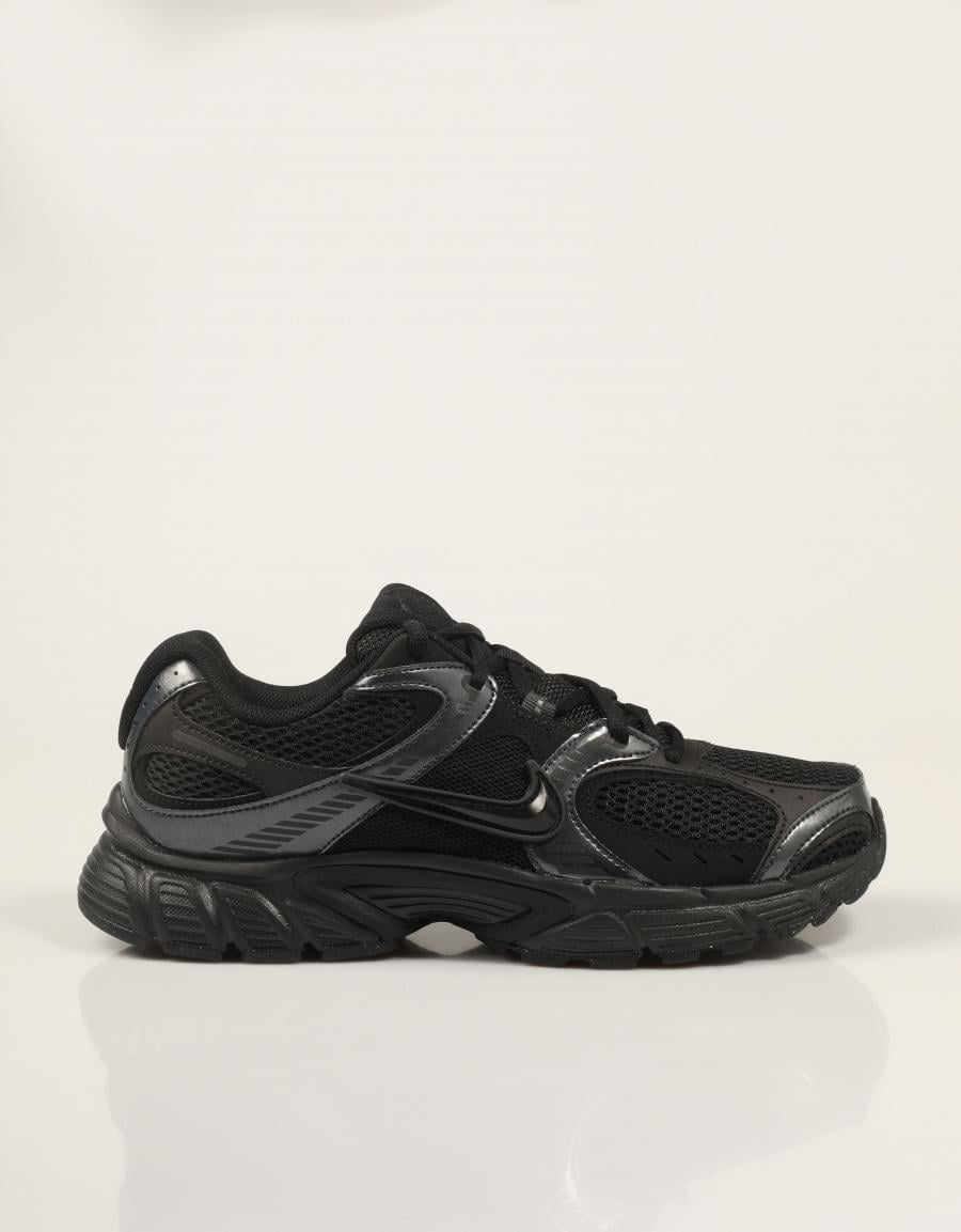 ZAPATILLAS NIKE V5 RNR BLACK 20125228 en color Negro