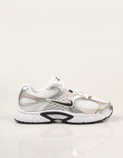 ZAPATILLAS NIKE V5 RNR WHITE/BLACK HJ5228 en color Blanco