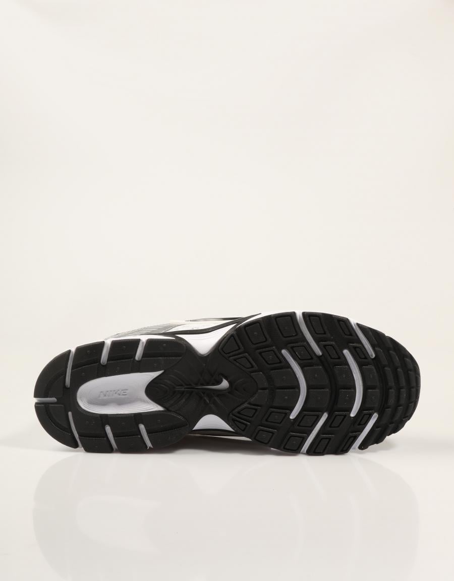 ZAPATILLAS NIKE V5 RNR WHITE/BLACK HJ5228 en color Blanco