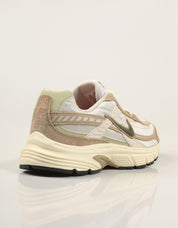 ZAPATILLAS NIKE INITIATOR LIGHT BONE HJ7683 en color Beige
