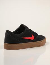 ZAPATILLAS NIKE CHARGE SUEDE BLACK IB2750 en color Negro