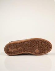 ZAPATILLAS NIKE CHARGE SUEDE BLACK IB2750 en color Negro