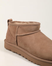 BOTINES UGG ULTRA MINI CARIBOIU 1116109 en color Taupe