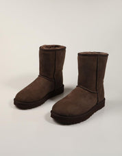 BOTAS UGG CLASSIC SHORT DUSTED COCOA 1016223 en color Marron