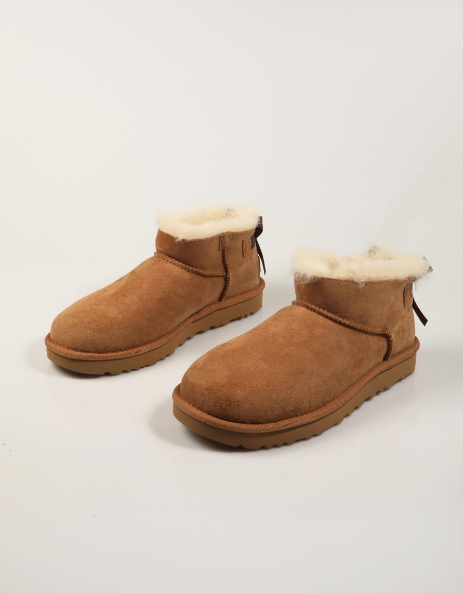 BOTINES UGG MINI BAILEY CHESNUT 1185491 en color Cuero
