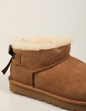BOTINES UGG MINI BAILEY CHESNUT 1185491 en color Cuero