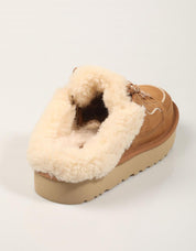 ZAPATILLAS UGG LOWMELL MULE CHESNUT 1180313 en color Cuero