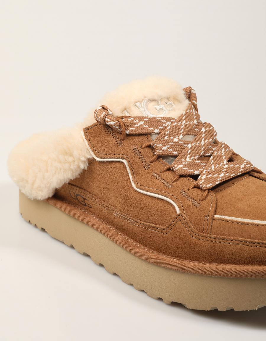ZAPATILLAS UGG LOWMELL MULE CHESNUT 1180313 en color Cuero