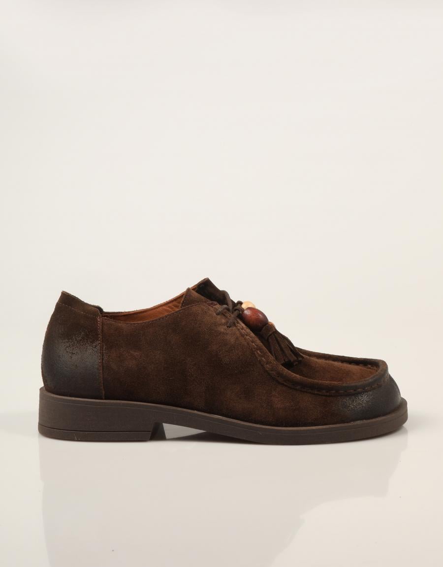 ZAPATOS SPORT REBECCA HOPE WALLABEE BITTER SUEDE-BROWN en color Marron