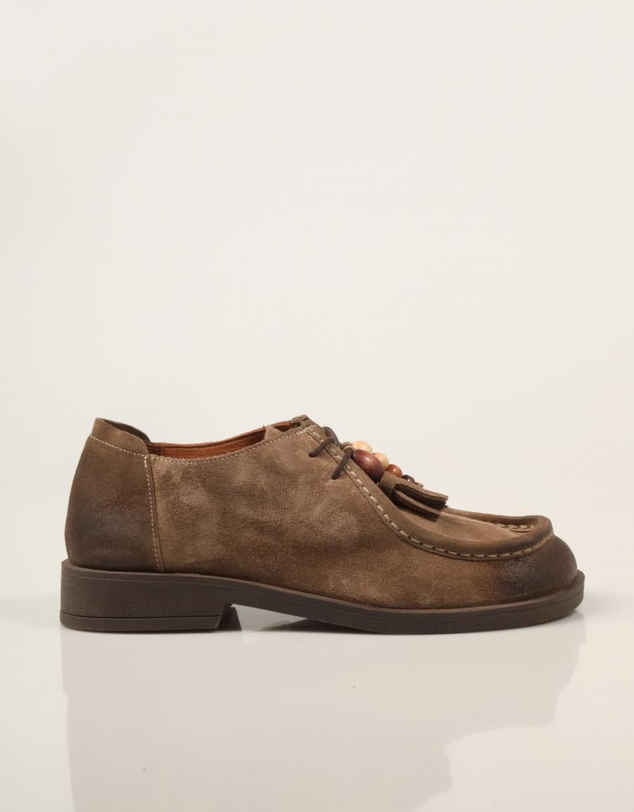 ZAPATOS SPORT REBECCA HOPE WALLABEE SUGUERO SUEDE-TAUPE en color Beige