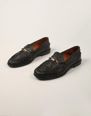 MOCASINES REBECCA HOPE MOCASIN CHAPA BLACK en color Negro
