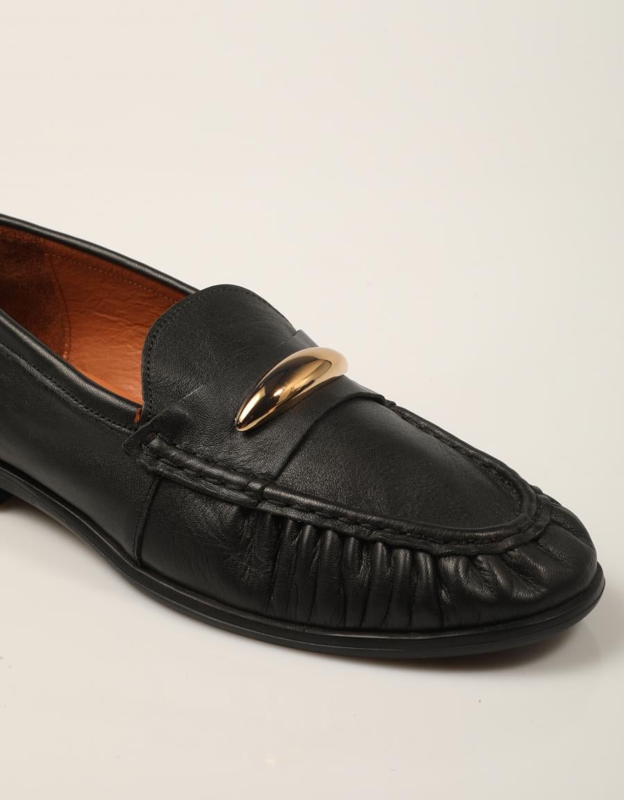 MOCASINES REBECCA HOPE MOCASIN CHAPA BLACK en color Negro