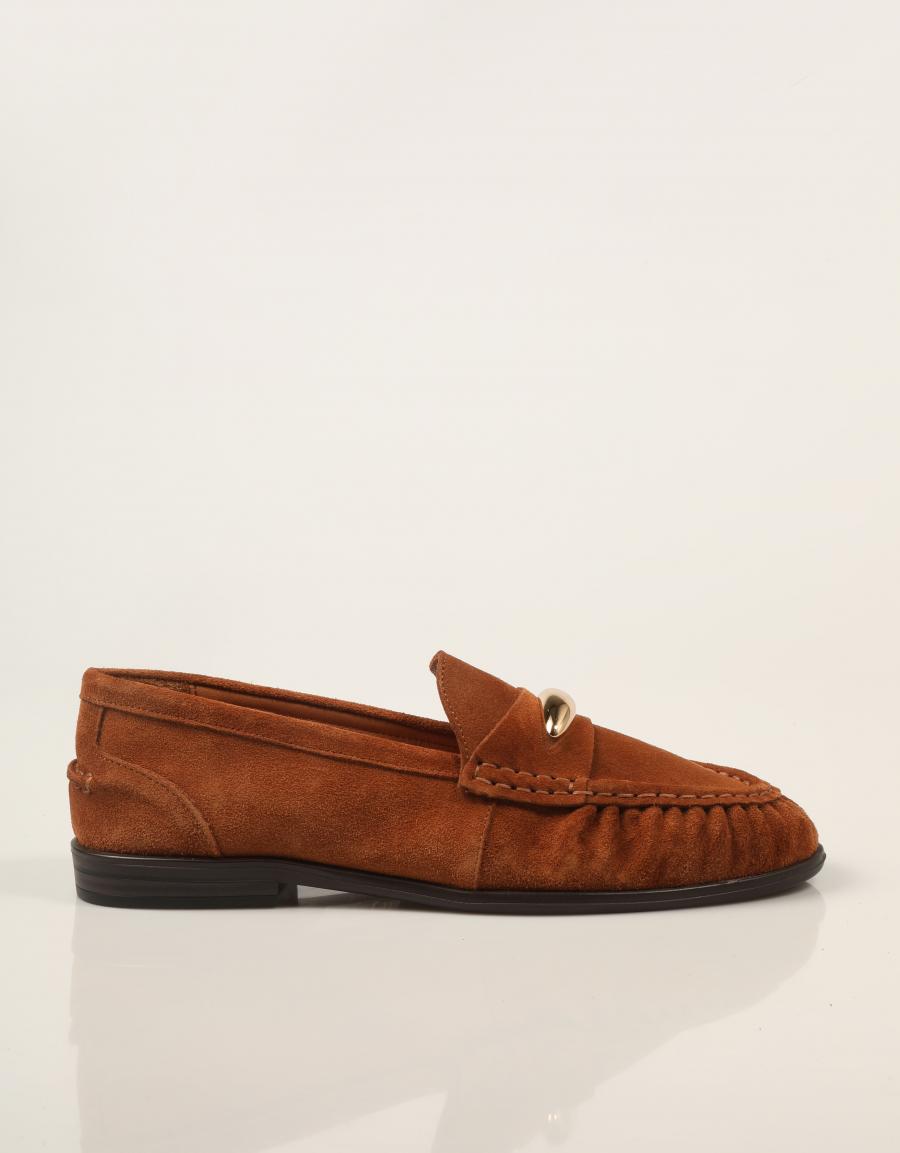 MOCASINES REBECCA HOPE MOCASIN CHAPA COGNAC en color Cuero