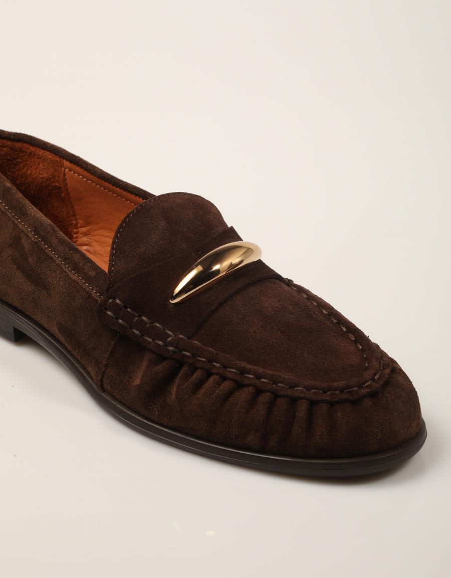 MOCASINES REBECCA HOPE MOCASIN CHAPA BITTER-BROWN en color Marron