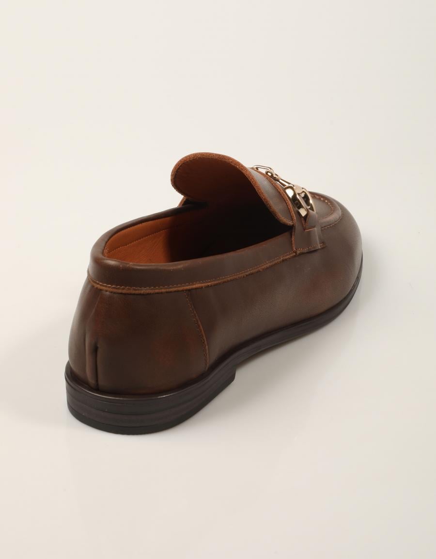 MOCASINES REBECCA HOPE MOCASIN ESTRIBO TAN en color Cuero
