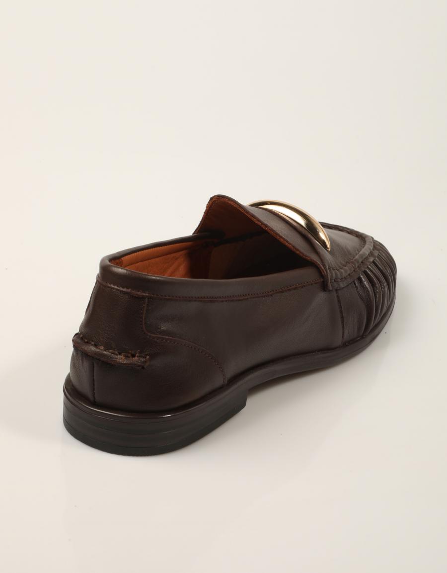 MOCASINES REBECCA HOPE MOCASIN CHAPA KAKAO en color Marron