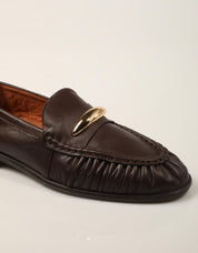 MOCASINES REBECCA HOPE MOCASIN CHAPA KAKAO en color Marron