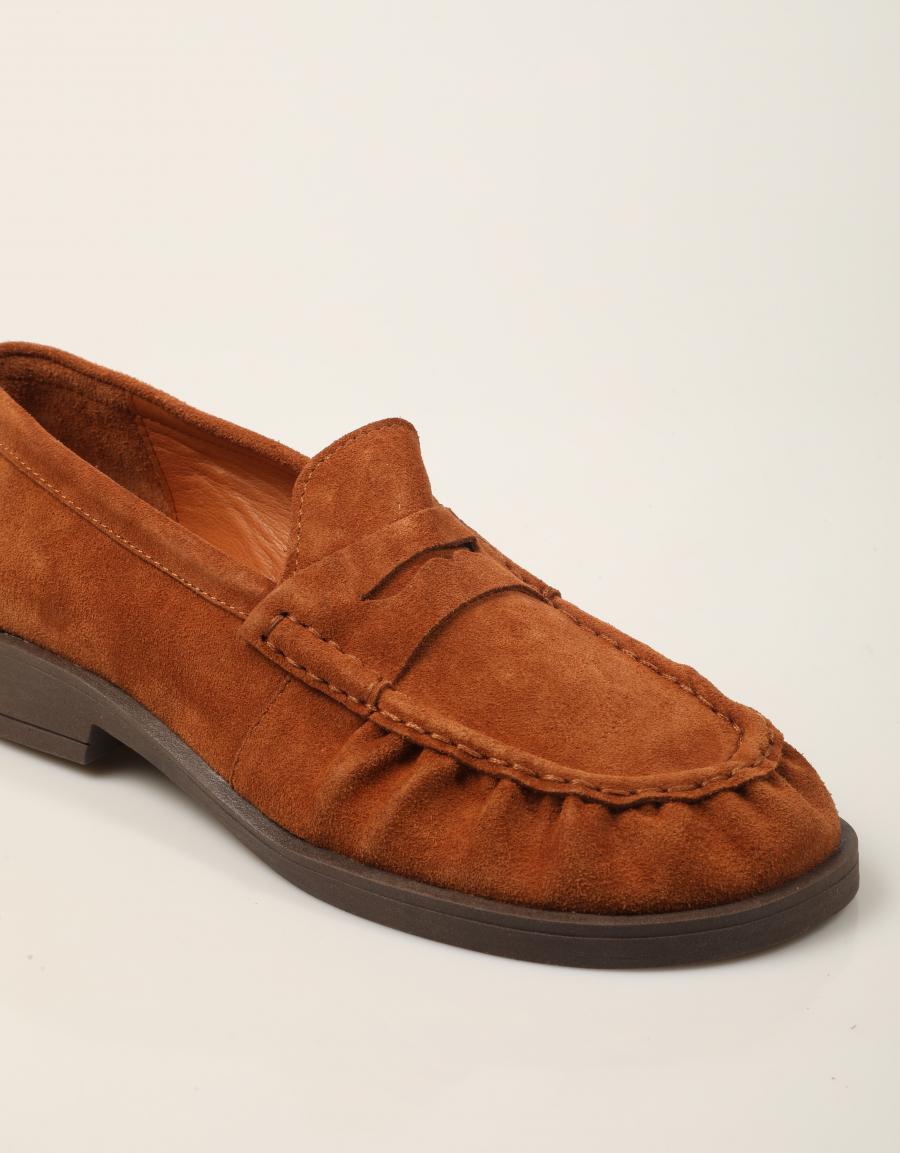 MOCASINES REBECCA HOPE MOCASIN COGNAC SUEDE en color Cuero