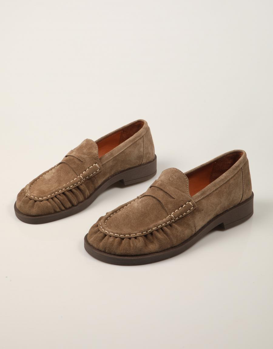 MOCASINES REBECCA HOPE MOCASIN SUGUERO SUEDE-TAUPE en color Taupe