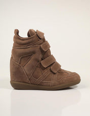 BOTINES TOP 3 ZAPATILLA CUÑA TAUPE en color Taupe