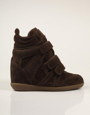BOTINES TOP 3 ZAPATILLA CUÑA MOKA en color Marron