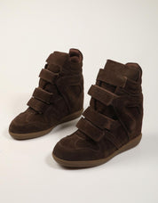 BOTINES TOP 3 ZAPATILLA CUÑA MOKA en color Marron
