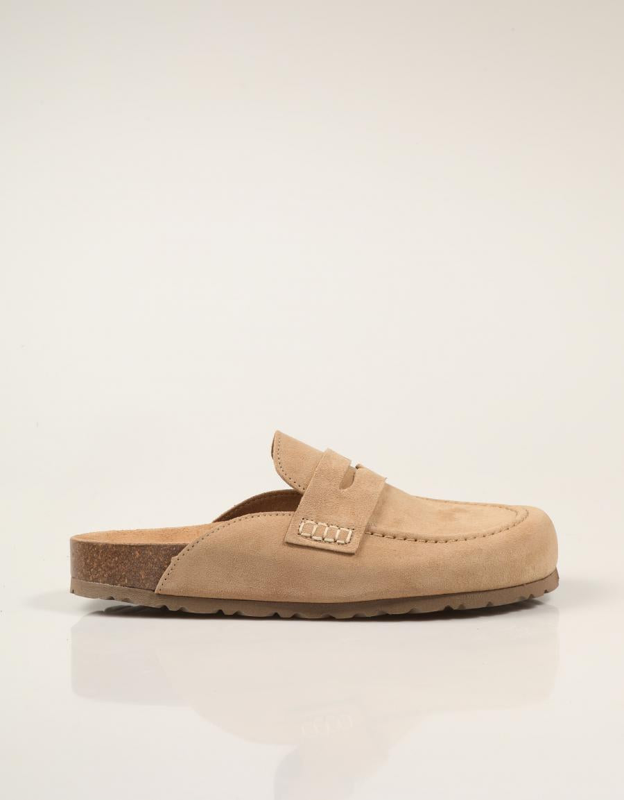 ZUECOS YOKONO ZUECO MOCASIN MUSHROOM en color Beige