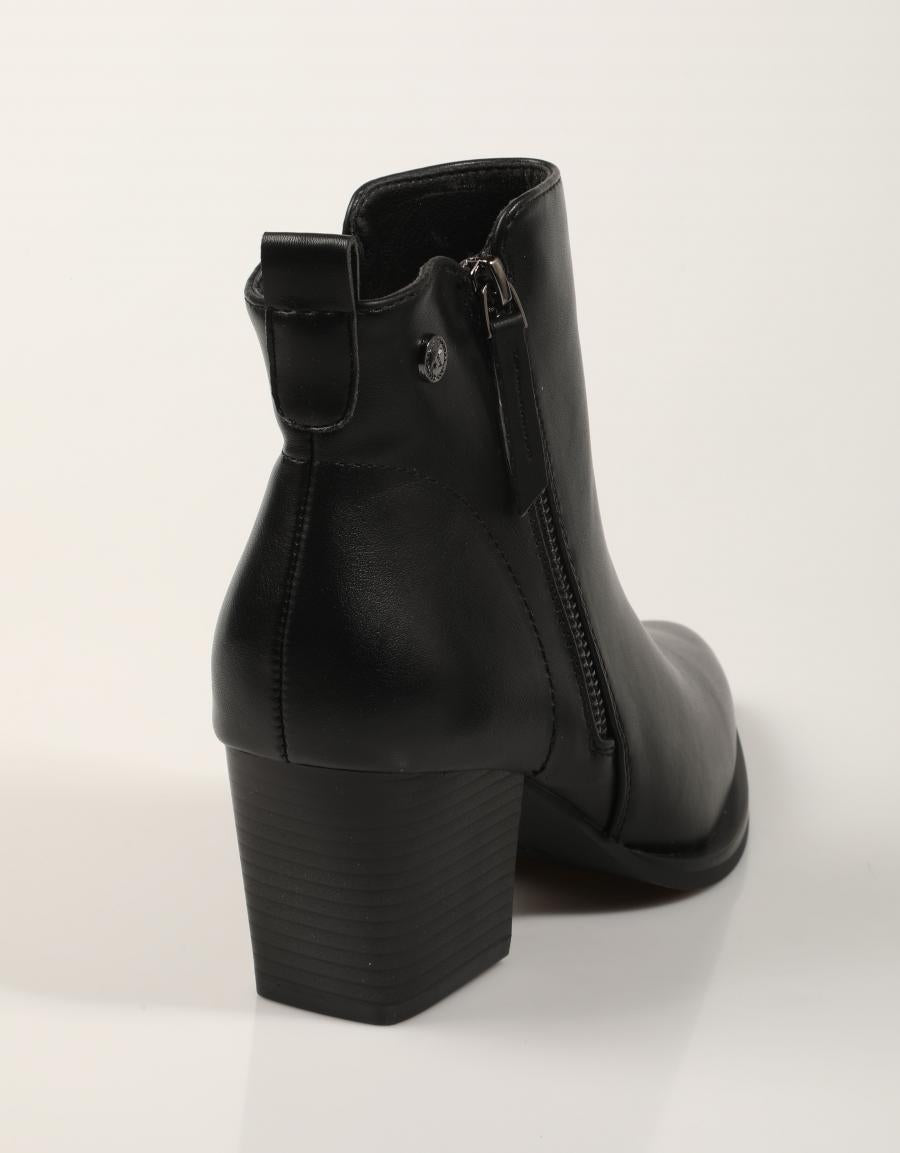 BOTINES XTI BOTIN CAMPERO NAPA NEGRO en color Negro